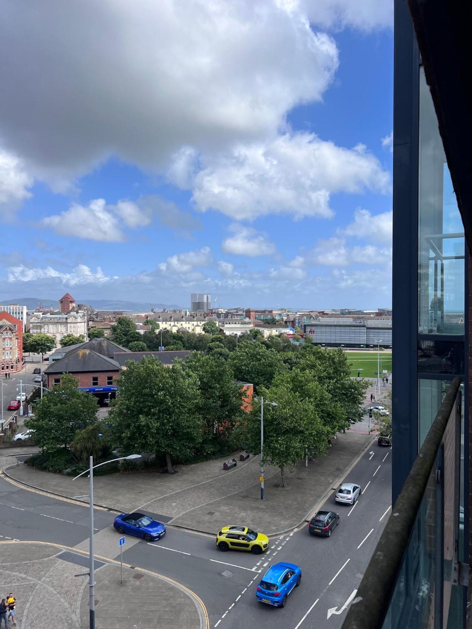 Great City Centre Getaway Apartment 2 Bed Near The Beach And Shopping Area Swansea Eksteriør bilde