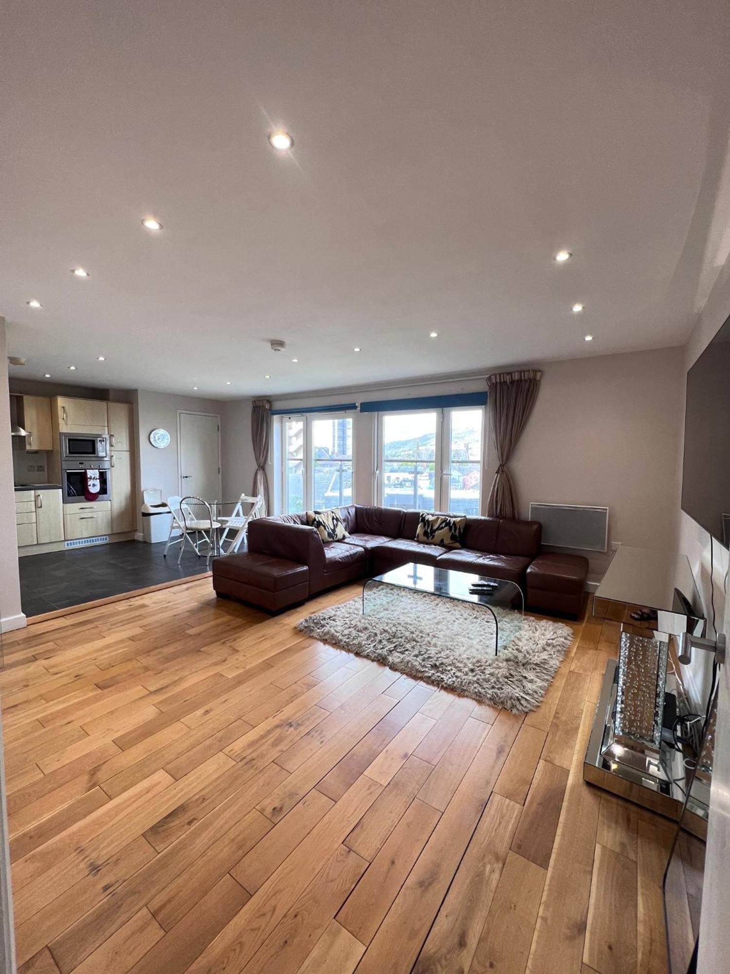 Great City Centre Getaway Apartment 2 Bed Near The Beach And Shopping Area Swansea Eksteriør bilde